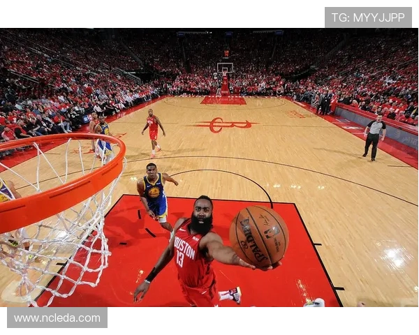 因戈尔施与德累斯顿激战正酣球迷期待精彩对决与精彩进球