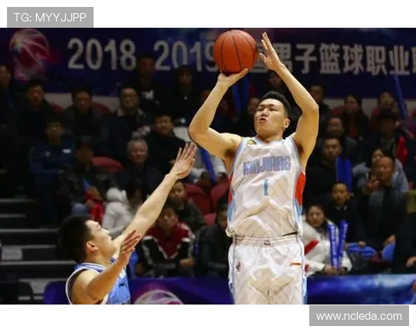 李根的篮球之路：从青涩少年到职业赛场的辉煌蜕变与奋斗历程